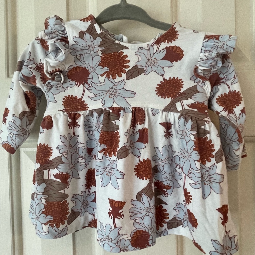 Kate Quinn ruffle shoulder babydoll top with retro floral print. 3-6 months